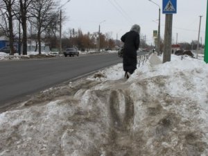 Фото: У Полтаві дорога до зупинки стала справжнім екстримом