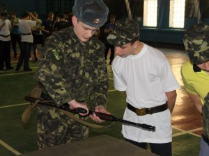 Фото: Тема тижня. Полтавським сиротам показали армію