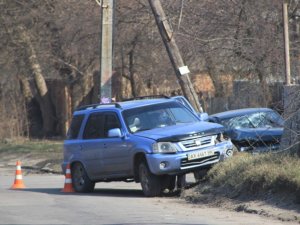 Фото: ДТП у Полтаві: джип врізався в службові «Жигулі»