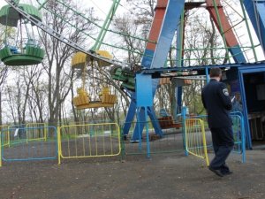 Фото: У Полтаві готуються до травневих вихідних: знову перевірили атракціони