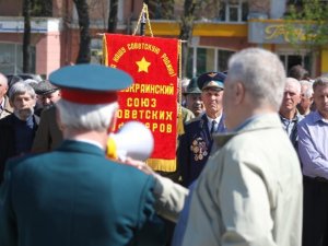 У Полтаві мітинг: військові пенсіонери вимагають більше грошей (фото)