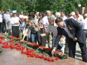 Як у полтавському авіамістечку вшановували загиблих героїв – фоторепортаж