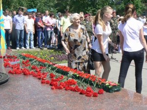 Фото: Як у полтавському авіамістечку вшановували загиблих героїв – фоторепортаж