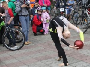 Фото: У Полтаві дітям з інтернату подарували велосипеди (фото)