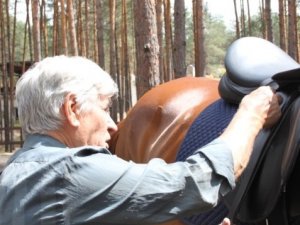 Фото: У Полтаві засудженим дітям влаштували сеанс іпотерапії - фоторепортаж