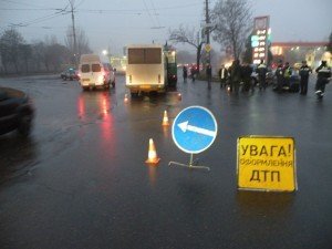 Фото: У Полтаві пасажирський автобус потрапив в ДТП