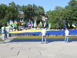 Фото: У Полтаві знову протестували проти законопроекту про мову - фоторепортаж