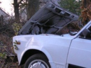 Фото: У Полтаві ще один водій не розминувся з деревом: постраждало четверо людей