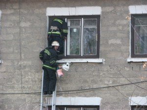 Фото: У Полтаві доки бабуся спала, в її дім залізли еменесники