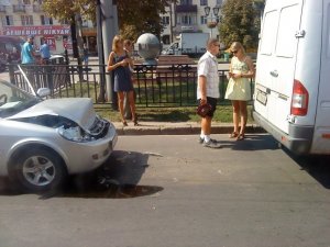 Фото: ДТП у Полтаві: авто банку в’їхало у мікроавтобус (фото)