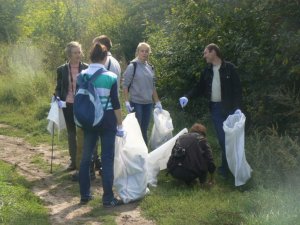 Фото: У Полтаві молодь організувала "позитивний" суботник