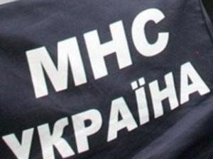 Фото: У Полтаві рятувальникам довелося пробиратися через кватирку, аби визволити чоловіка з квартирного полону