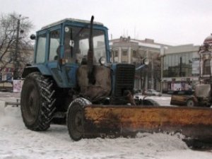 Фото: Сьогодні на полтавські дороги висипали 70 тонн суміші та 50 тонн солі