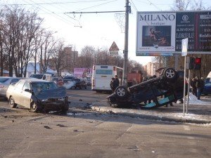 Фото: ДТП біля «Конкорду»: «Фольксваген» не пропустив «ВАЗ» (+ карта)