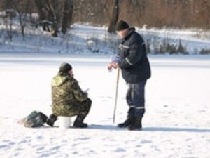 Полтавські рятувальники проводять рейди на льоду