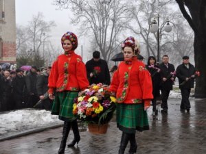 У Полтаві День Соборності розпочали покладанням квітів (+ фото)