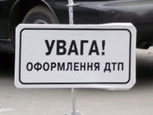 ДТП: полтавка заїхала на тротуар та збила жінку (+карта)