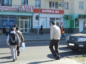 У Полтаві на площі Зигіна водії та пішоходи наражались на небезпеку (фото)