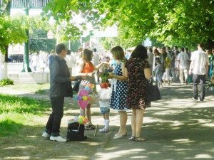 Фото: У Полтаві біля Меморіалу Солдатської Слави влаштували квітковий ринок