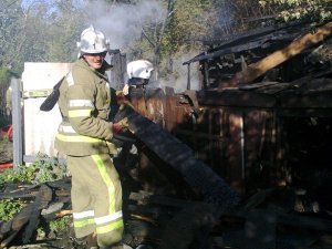 Фото: Сьогодні в Полтаві згоріла приватна художня майстерня (фото)