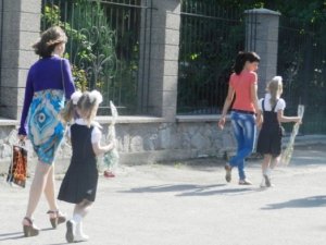 Фото: Сьогодні полтавці поспішають по квіти та на шкільні лінійки (фото)