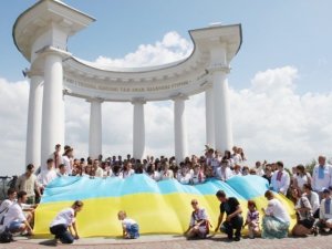 Фотоогляд з полтавського Мегамаршу у вишиванках