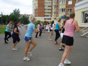 Полтавці влаштували ранкову зарядку просто неба (фото)