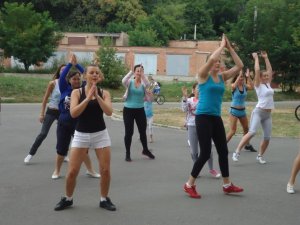 Фото: Запальна фізкультура у Полтаві заради здорового способу життя (відео)