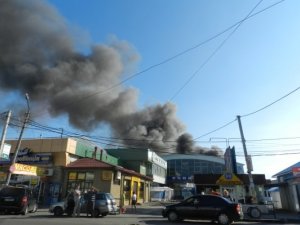 Фото: У Полтаві у День торгівлі горів Центральний ринок: репортаж