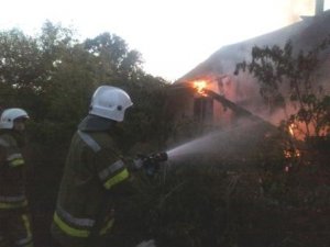 Фото: Полтавці випадково побачили вогонь на дачі і викликали пожежників