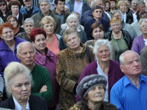 Полтавці перекрили вулицю Світанкову і мітингують під воротами мера Полтави