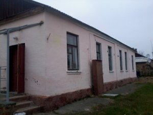 Фото: На Червоному Шляху багатостраждальну полтавську школу відбудовують (фото)