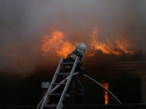 Фото: Пожежа у Полтаві: у складському приміщенні палав дах (подробиці, фото)