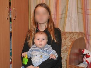 Фото: На Полтавщині жінка з вагітною донькою просила міліціонерів врятувати їх з рабства (фото)