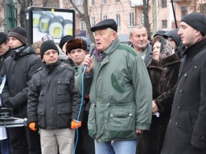 Фото: Євромайдан у Полтаві співав народних пісень і вимагав відставки уряду