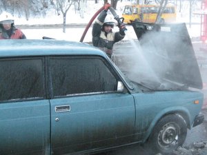 Фото: У полтавки серед дня загорівся автомобіль