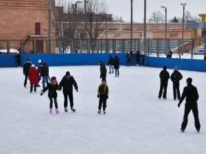 Фото: У Гребінці  головну ялинку хочуть відкрити одночасно з ковзанкою