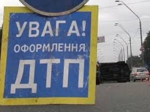 Фото: ДТП на Полтавщині: у Великих Сорочинцях перекинувся автомобіль (+карта)