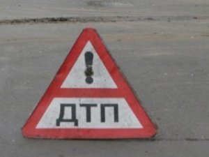 Фото: На Полтавщині водій легковика загинув, урізавшись у причеп вантажівки: ДАІ шукає свідків ДТП