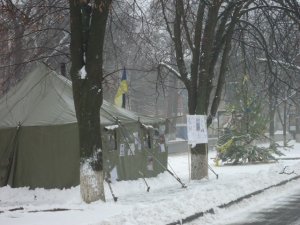 Фото: Євромайдан у Полтаві: готуються до Народного віча та збирають цибулю