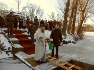 У Гоголевому на Полтавщині на Водохрещу уперше лунали дзвони, а гостей частували цілющим чаєм (фото)