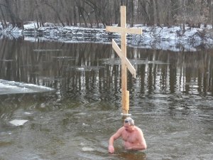 Фото: Як у Лубнах мер та лубенці оздоровлювались на Хрещення (фото) 