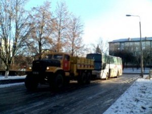 Фото: На Полтавщині рятувальники відбуксирували пасажирський автобус, який поламався під час руху (відео)