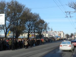 Полтавою пройшла величезна колона мітингувальників: поставили вимоги директору "Лтави" (фоторепортаж)