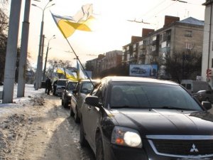 Фото: Полтавський Автомайдан завітав у гості до депутата-регіонала Лелюка