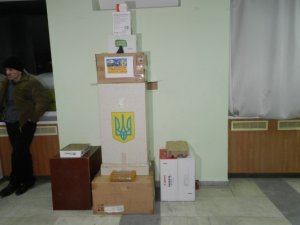 У Полтавській облраді відвели куток, де можна поставити свічку загиблим на Грушевського (фотофакт)