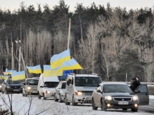 Фото: ЗМІ: на Полтавщині родину організатора Автомайдану "пресує" міліція з повісткою