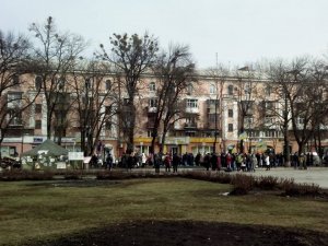 Попереджувальний страйк у Полтаві: мітингувальники вишикувались в колону (фото)