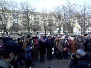 Фото: Попереджувальний страйк у Полтаві: мітингувальники вишикувались в колону (фото)