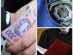 Фото: На Полтавщині міліціонер вимагав у бізнесмена 12 тисяч доларів